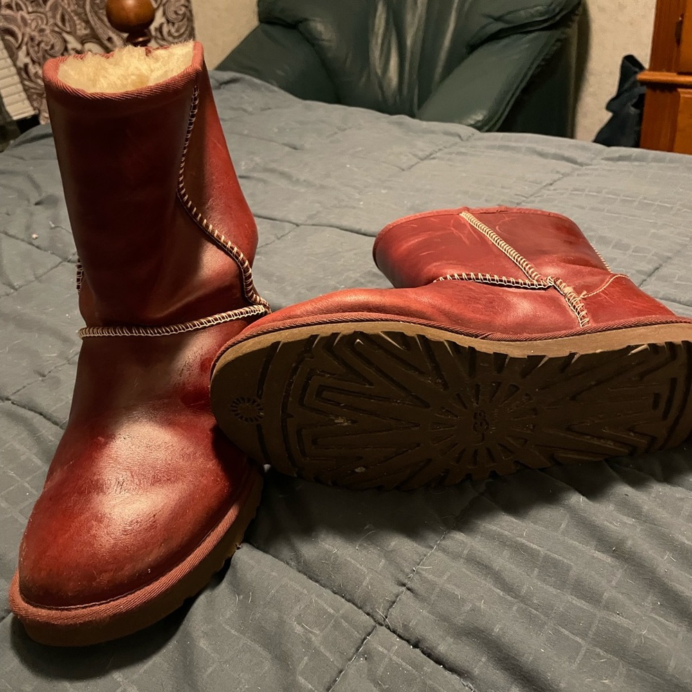 Size 8 uggs leather boots